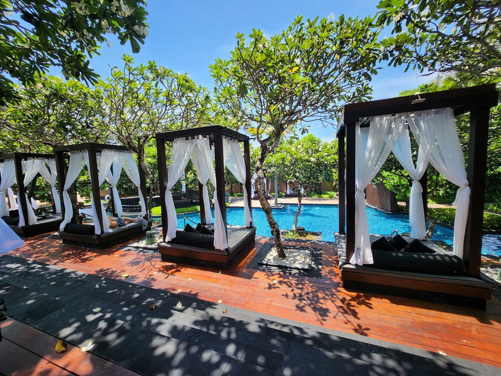 プールエリアのガゼボ