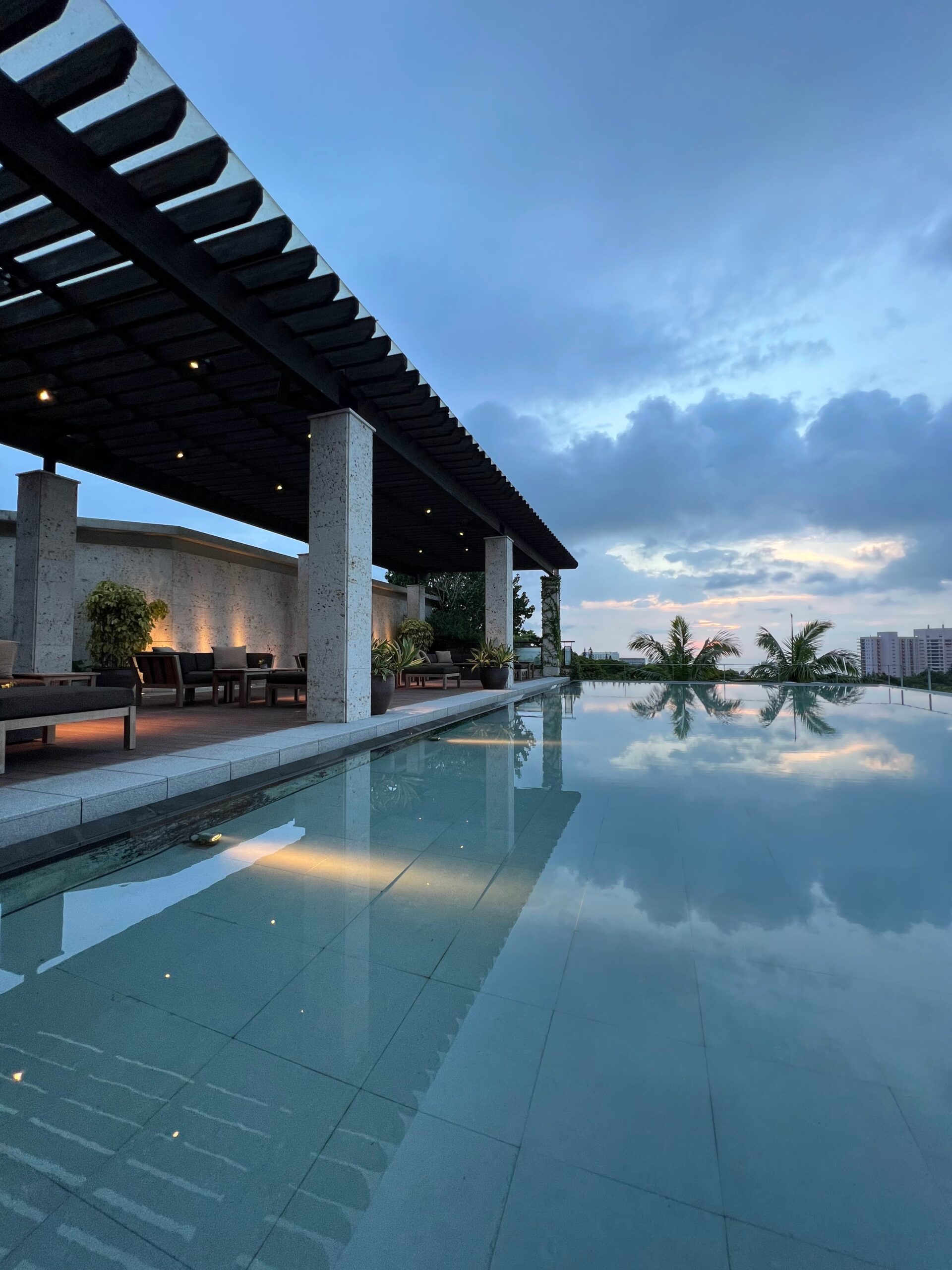 ロビーラウンジから見える夕焼け