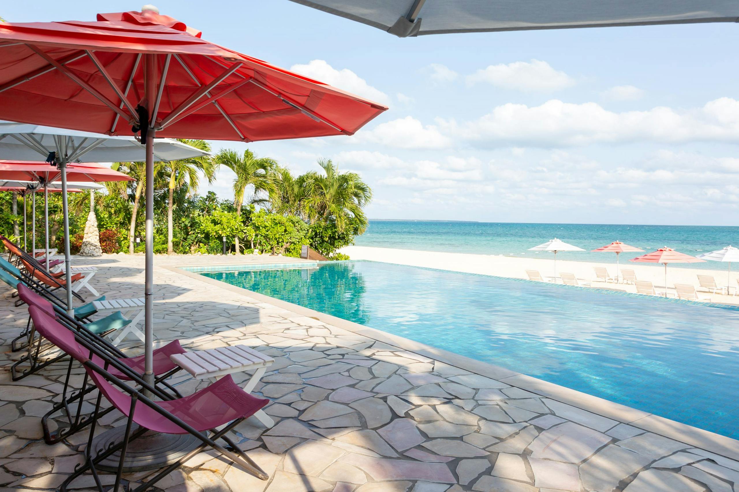 ビーチ前のプールはお子様におすすめ