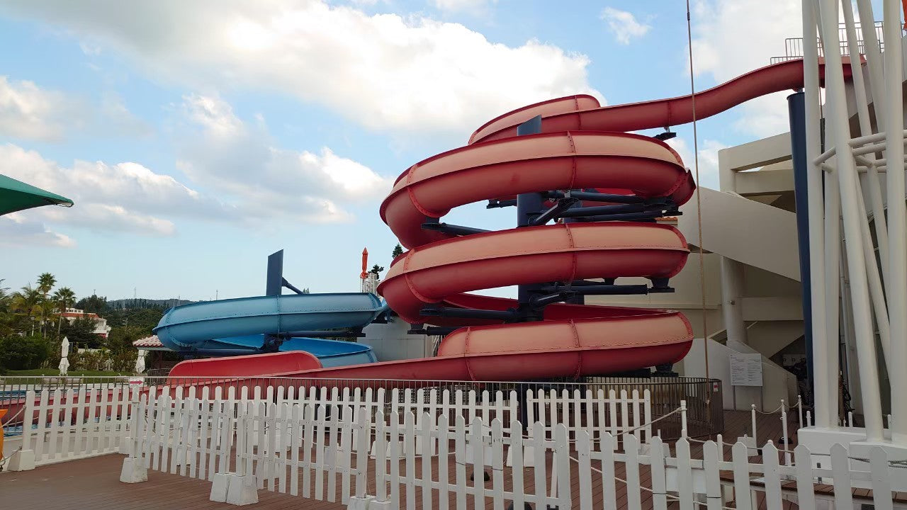 ウォータースライダー