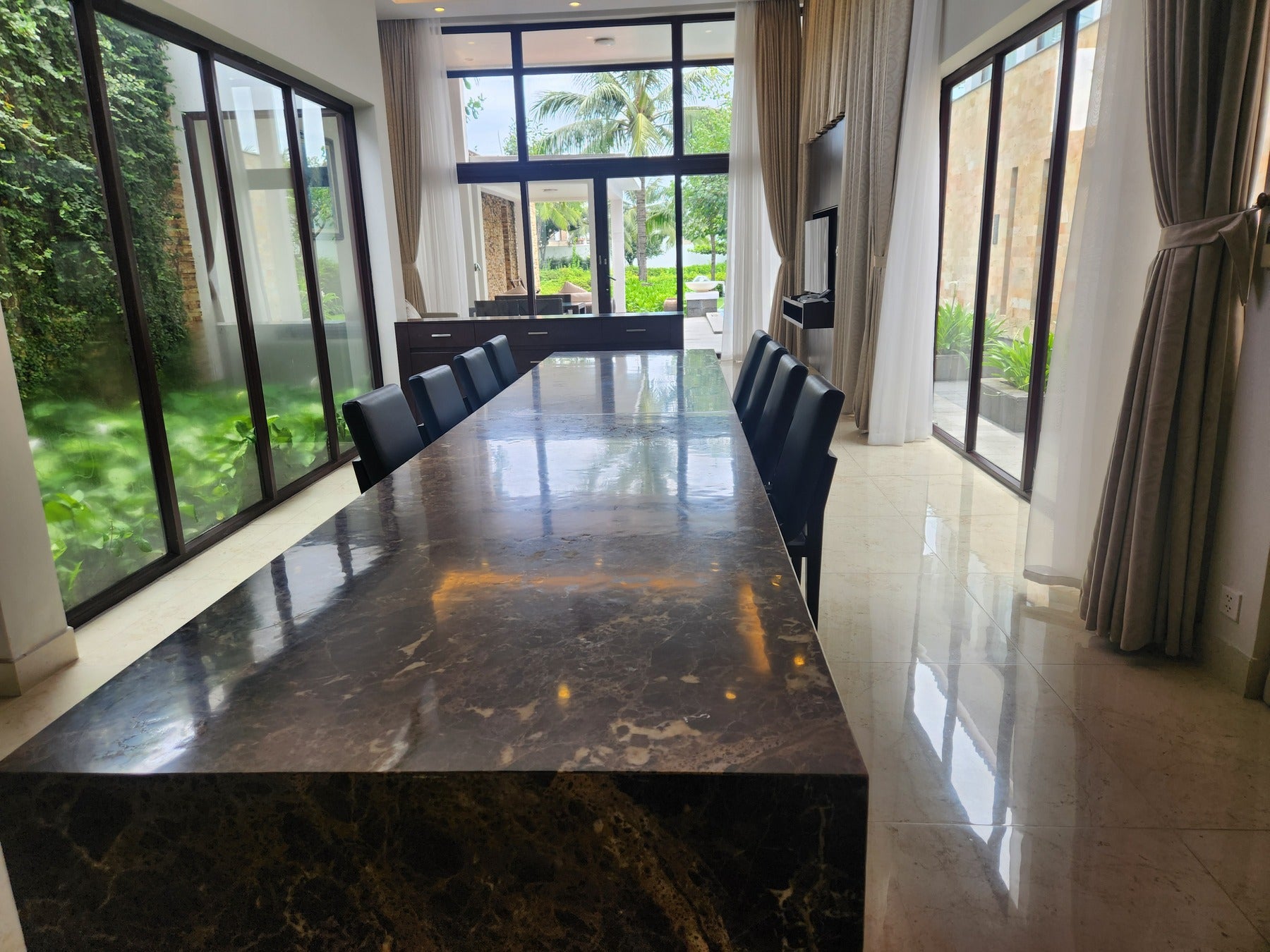 客室のダイニング