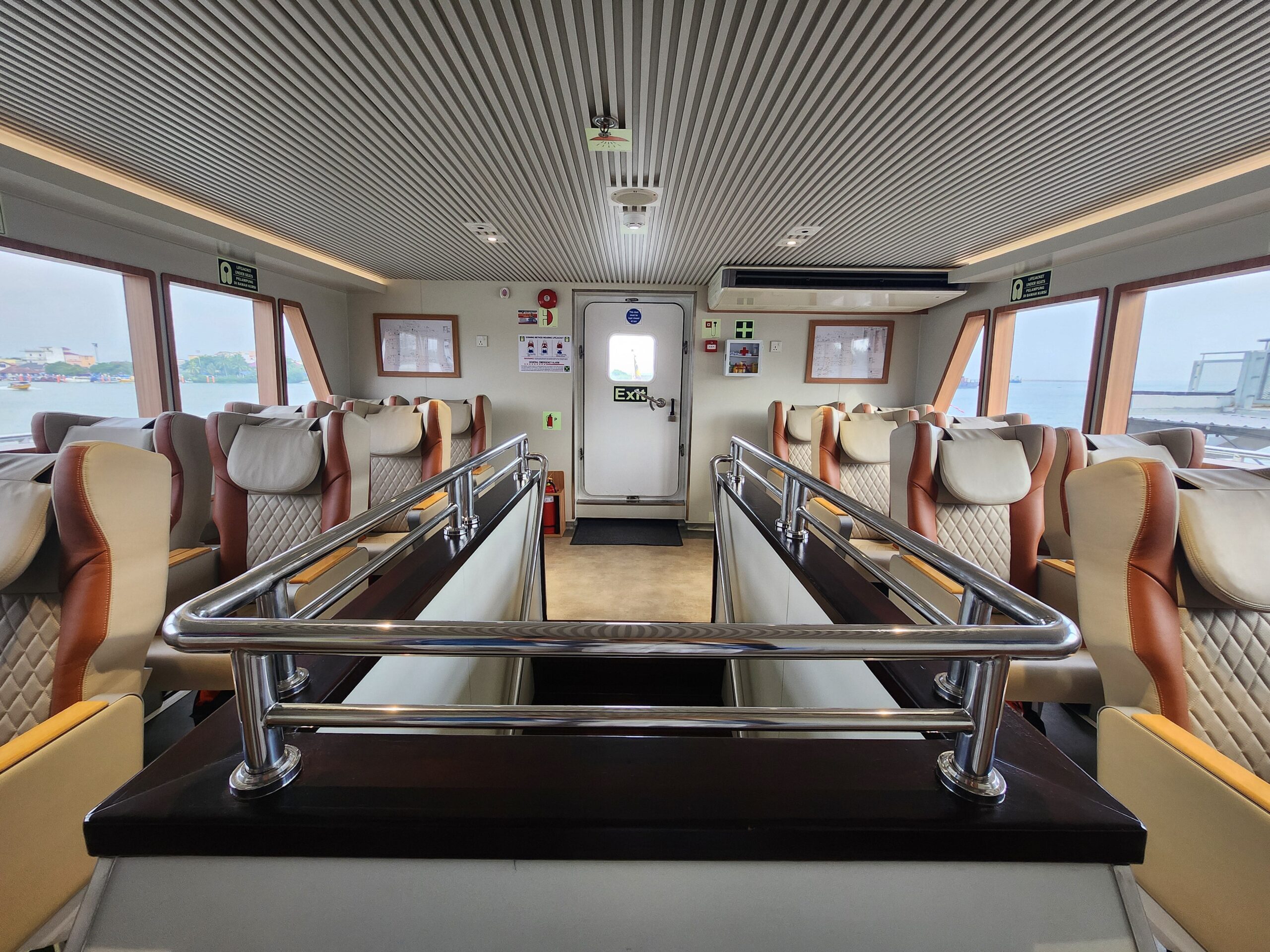 フェリーの特等席
