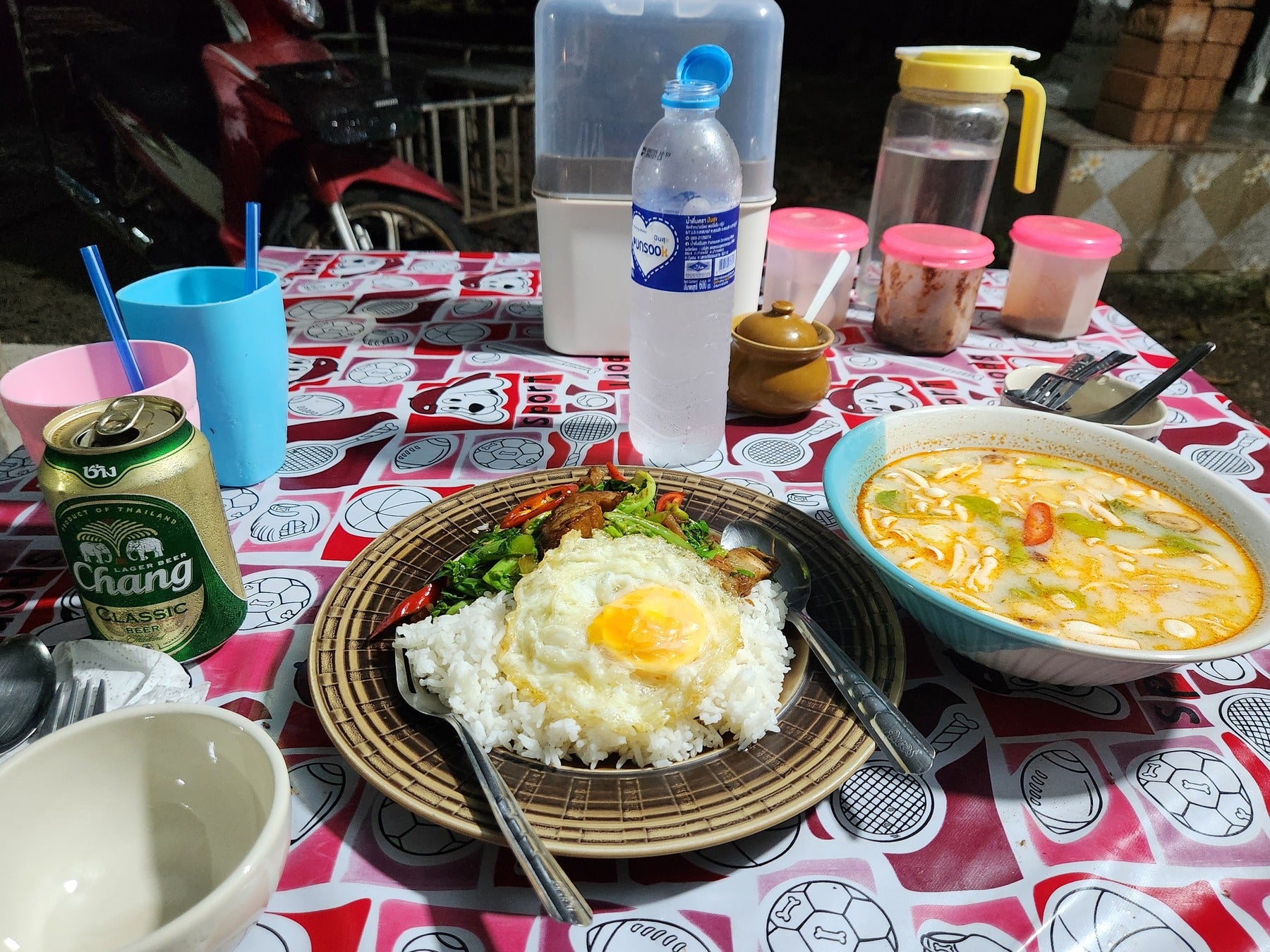 宿オーナーおすすめのタイ料理