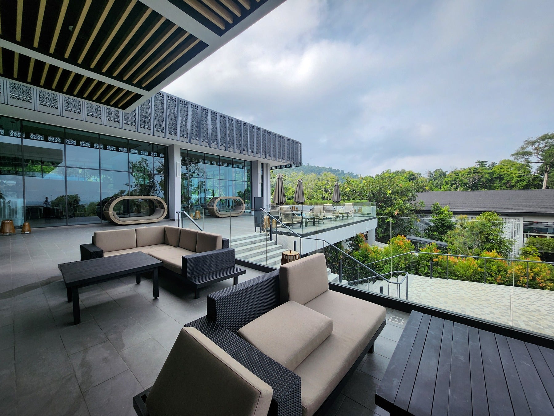 開放的なロビーテラス