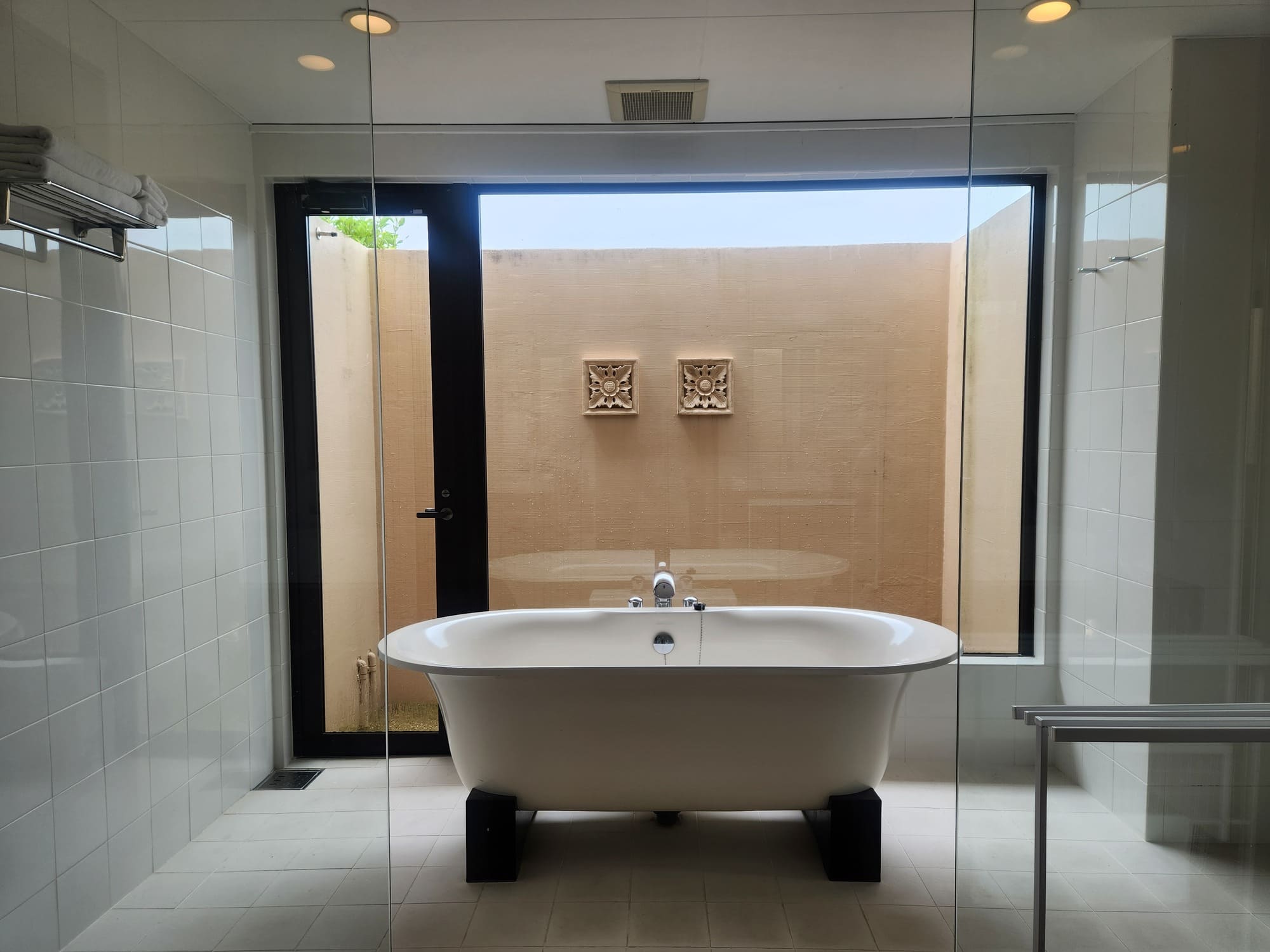 広々としたバスルーム