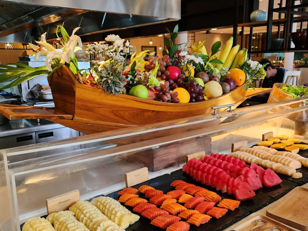 鮮やかな南国フルーツが並ぶ