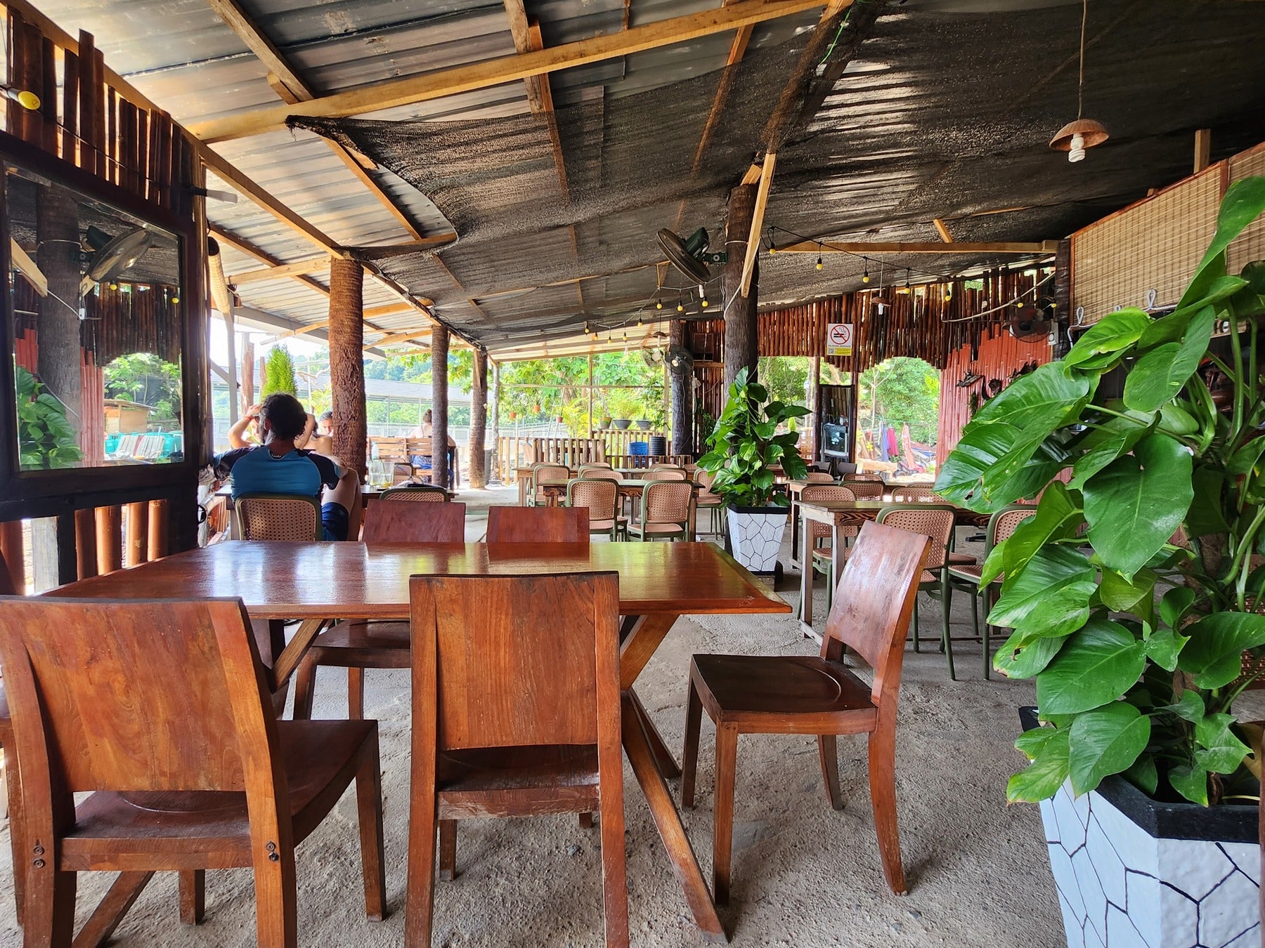 ローカルな雰囲気