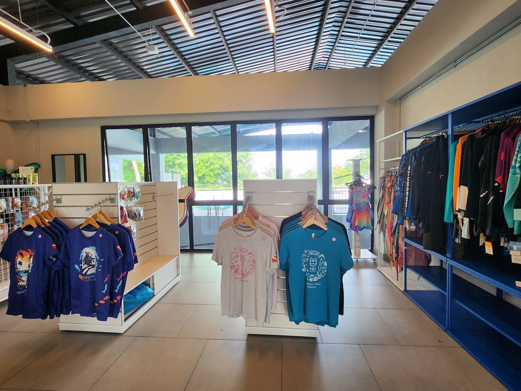 ショップも併設